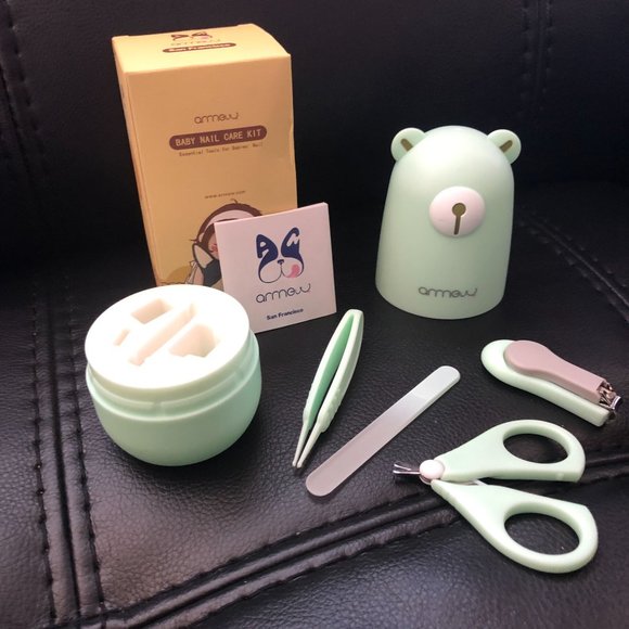 BABY 4-IN-1 NAIL CARE CLIPPER KIT. CLIPPERS, SCISSORS, FILE AND TWEEZER SET - Picture 1 of 10
